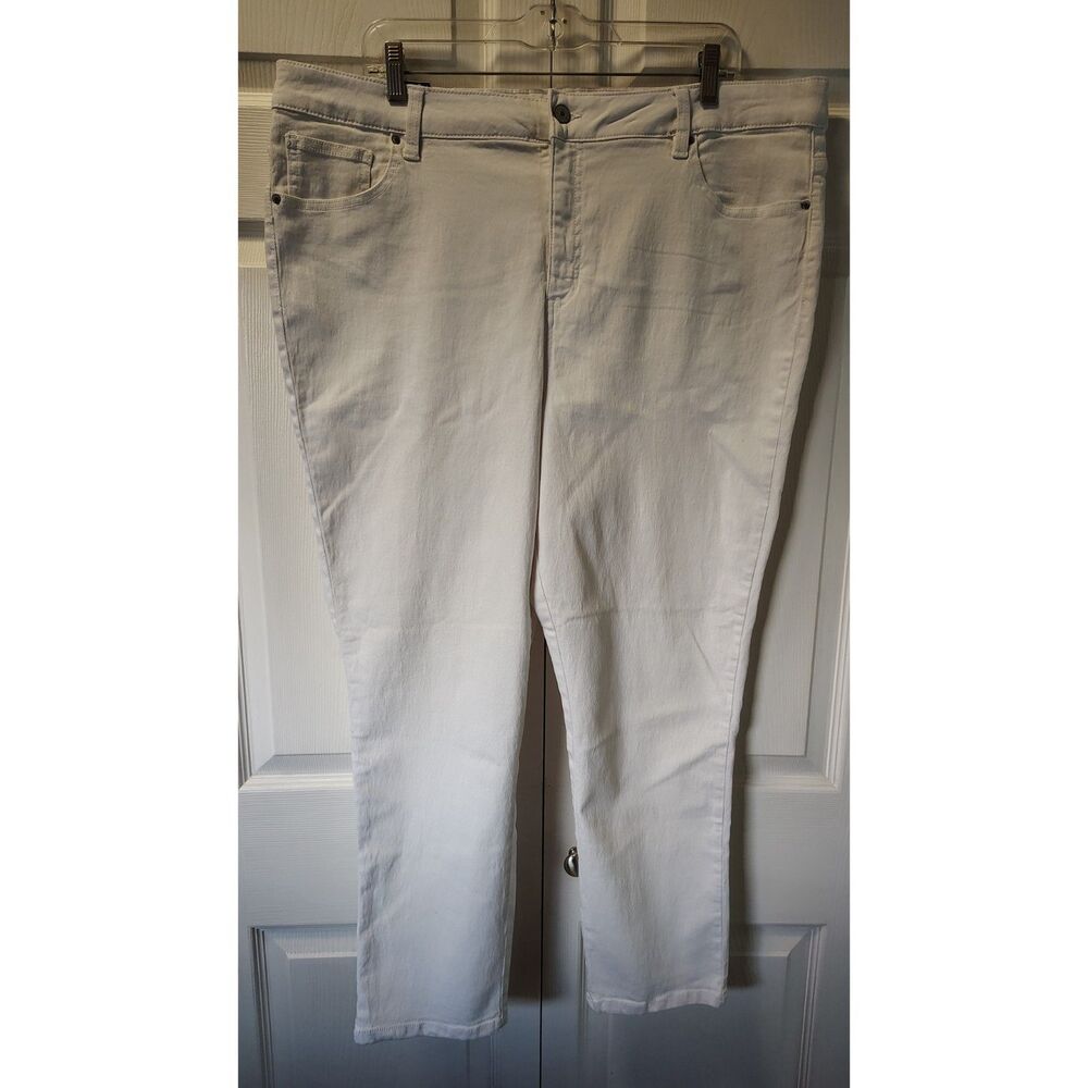Basic Editions White Classic Straight Leg Jeans - Women's Size 18